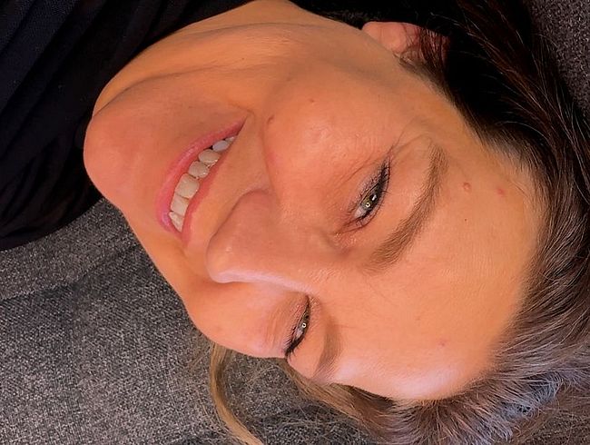 DaddysLuder's Porno Video: Dreifache Penetration mit 5 Orgasmen macht mich so fertig, dass ich kaum noch sprechen kann!