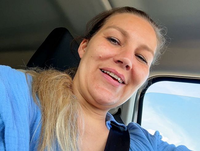 DaddysLuder Porno Video: Ich schaue dir beim wi**sen im Auto zu